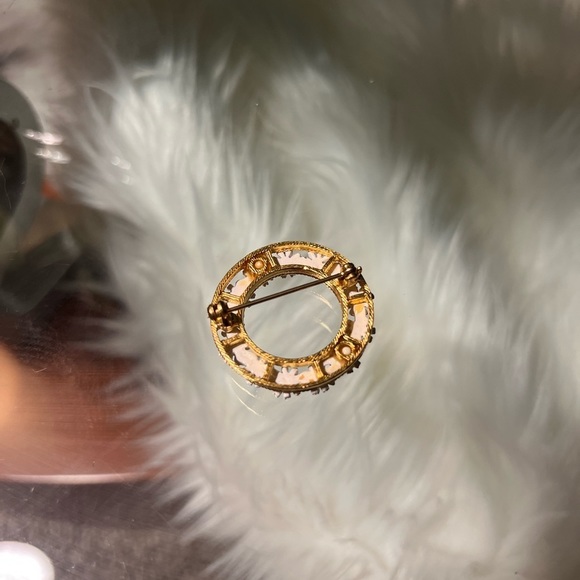 Circle of Daisies Brooch Pin - Picture 3 of 3